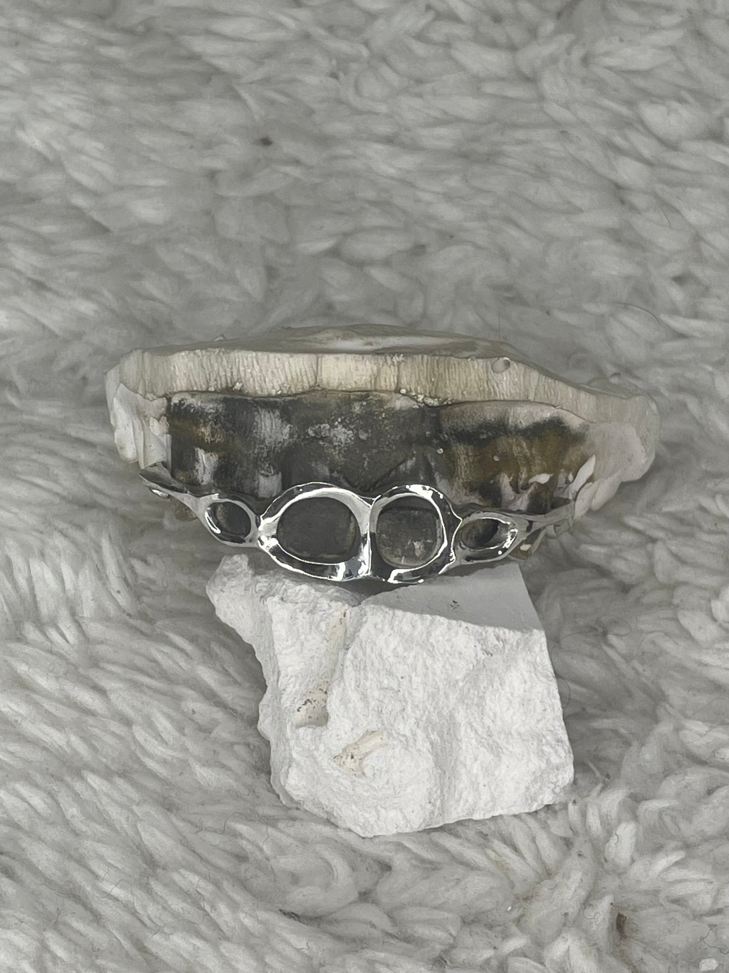 Circle Link Grillz offenes Runddesign ZGrillz“

„Chrom Grillz mit runden Öffnungen“

„Minimalistische Rundform Zahnkappe